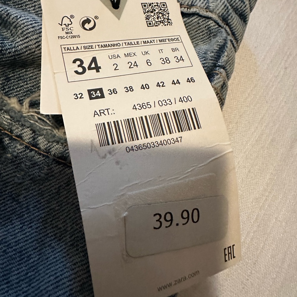 Distressed denim - Picture 2 of 2